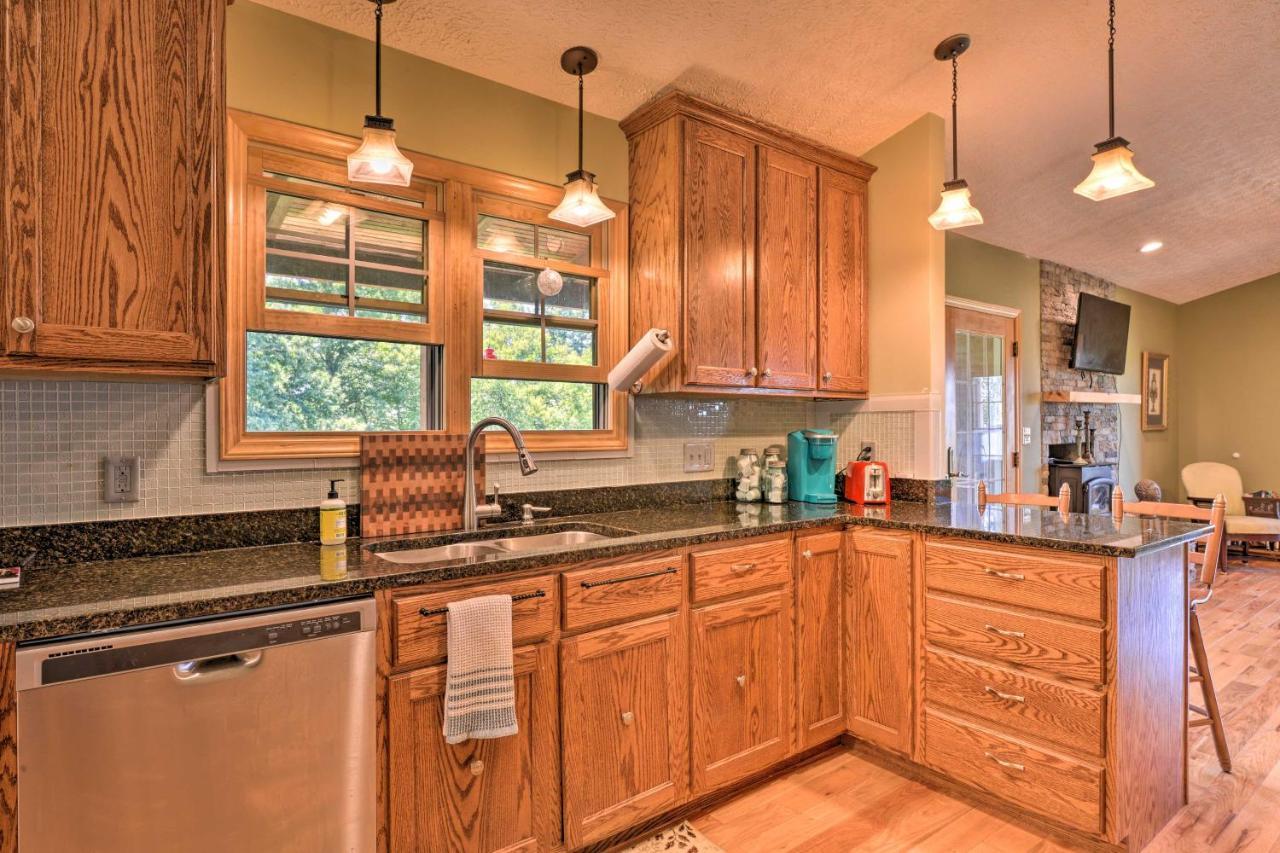 Charming Galax Retreat With Wraparound Deck! Vila Exterior foto