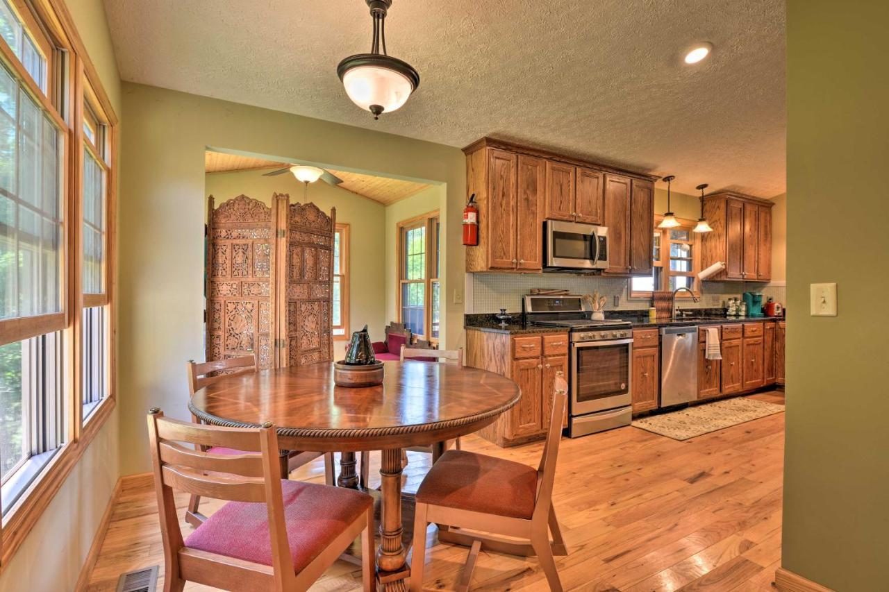Charming Galax Retreat With Wraparound Deck! Vila Exterior foto